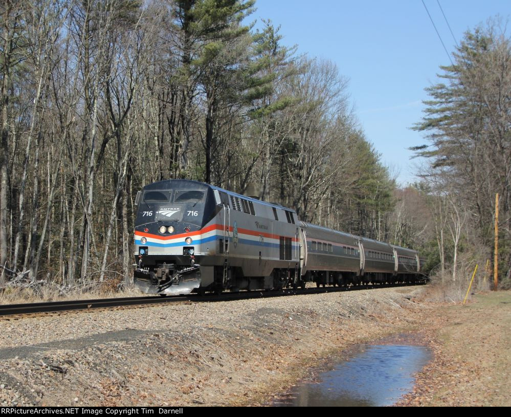 AMTK 716 leads train 290 The Ethan Allan Express